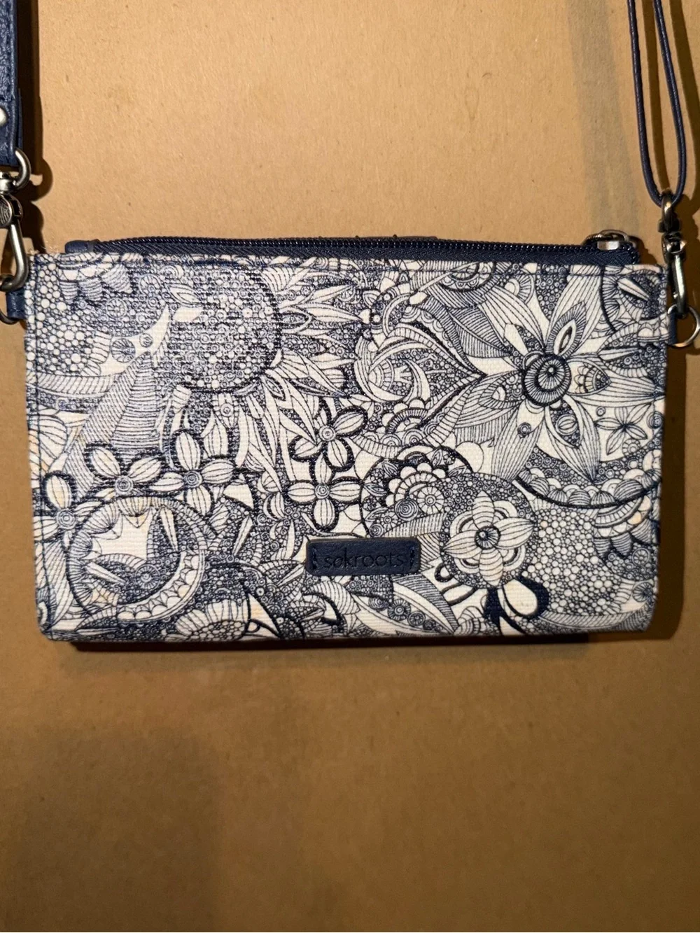 Sakroots Navy and White Floral Wristlet with Detachable Strap Great Collection